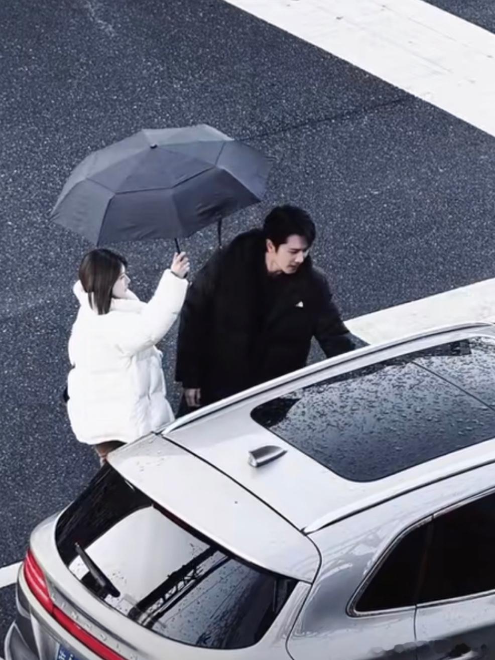 赵露思和彭冠英《恋人》 拍摄路透，这个身高差好萌啊[送花花] 