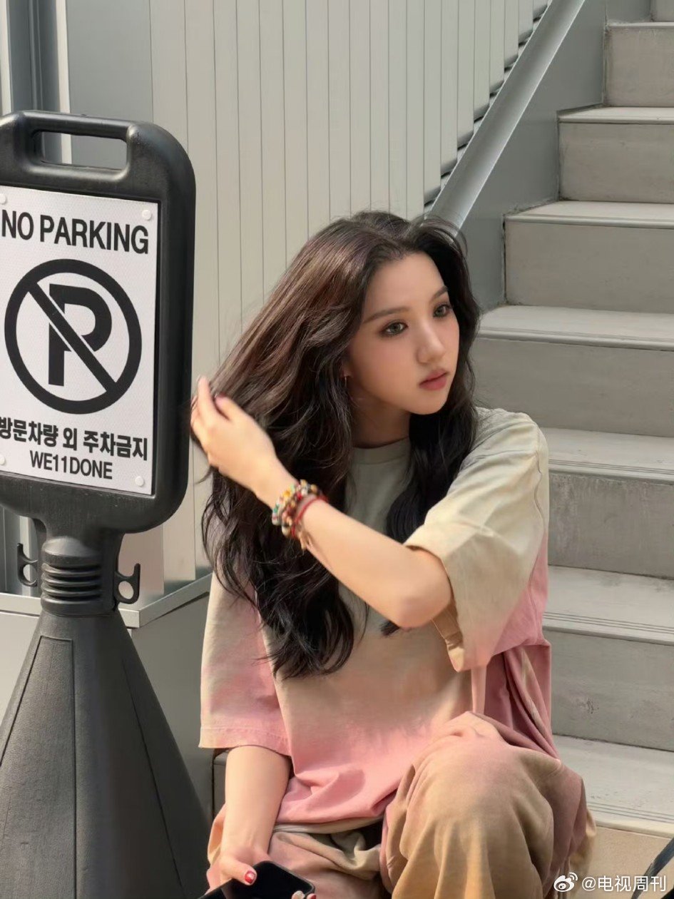 苏晓彤[超话]苏晓彤挑战爱豆女团妆苏晓彤爱豆女团妆 苏晓彤去了韩国化妆室，挑战爱