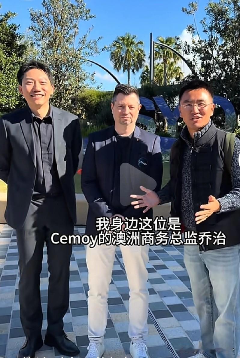 优秀的人来源于心底的自信，别管会不会能不能听懂人家说英语，自信就能吸引人，这就是