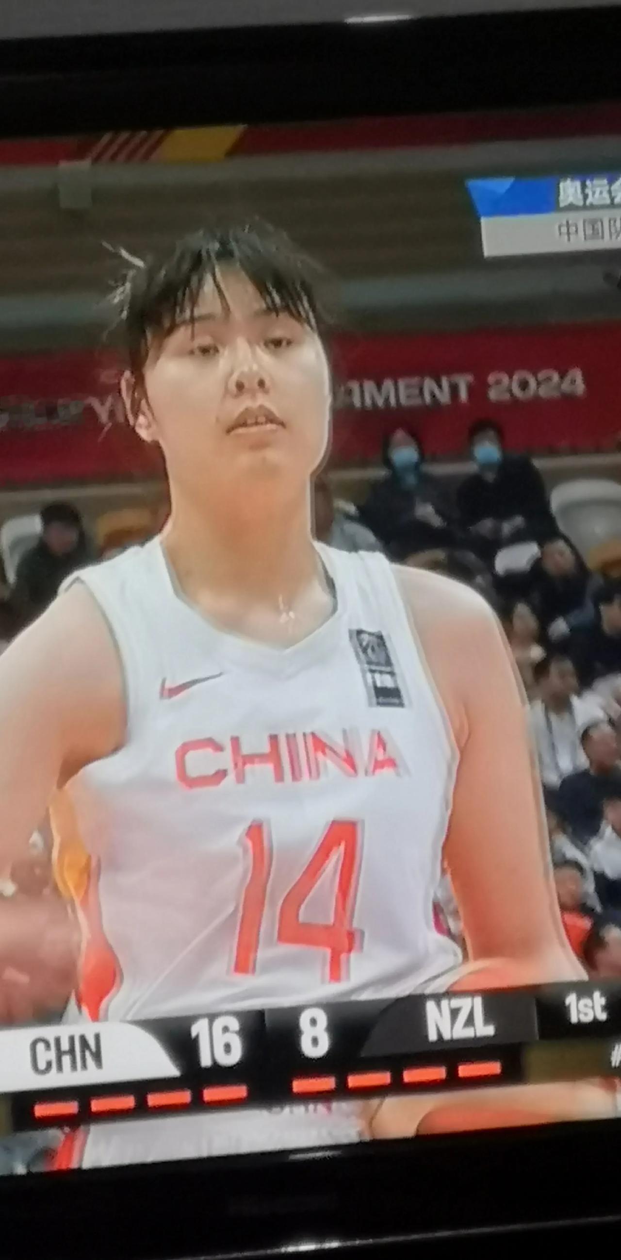 过年莫忘看女篮，今天下午4：30奥运会女篮资格赛有一场强强对话，中国vs法国，C