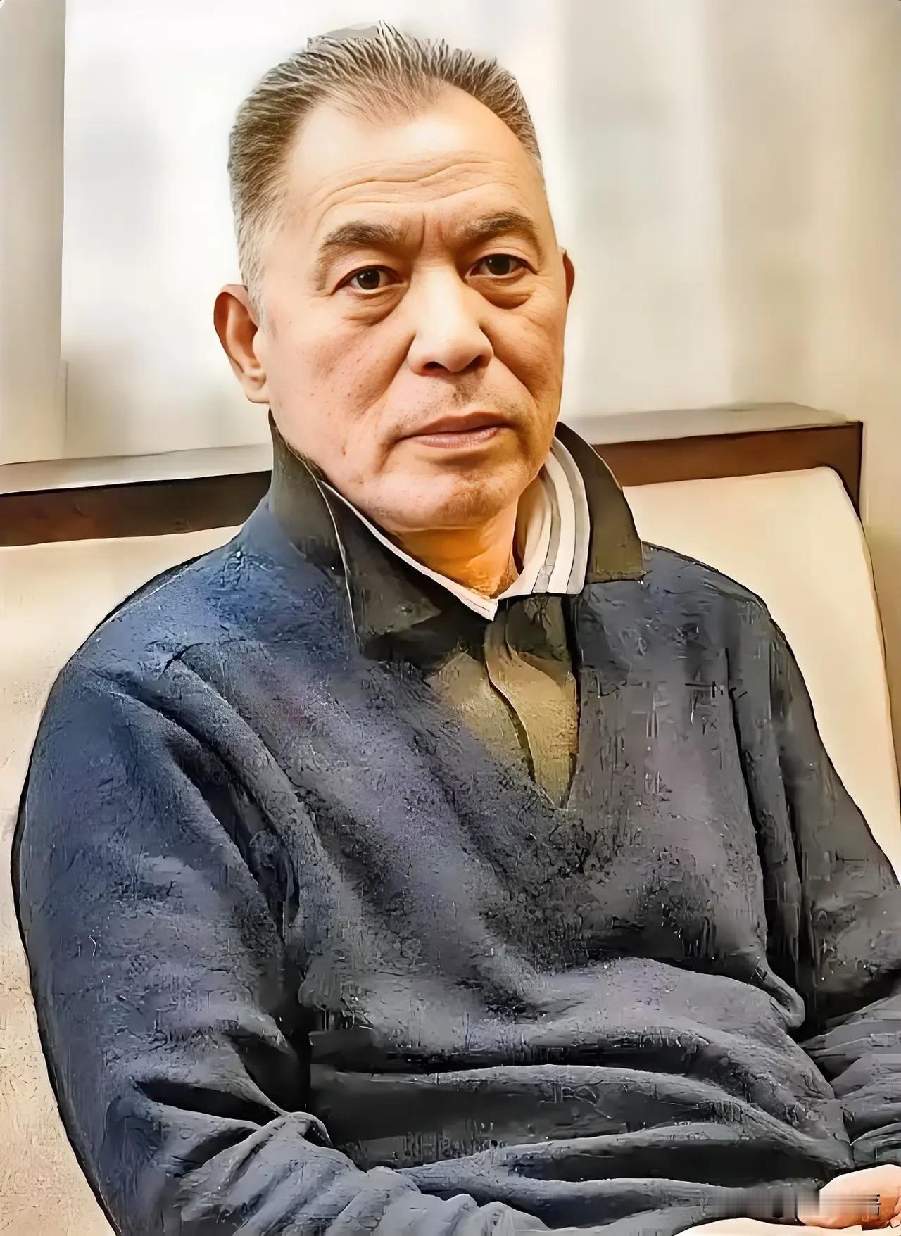 梁晓声蹭说：“当有一天，生你养你的两个人都走了，这世间就再也没有任何人，真心实意