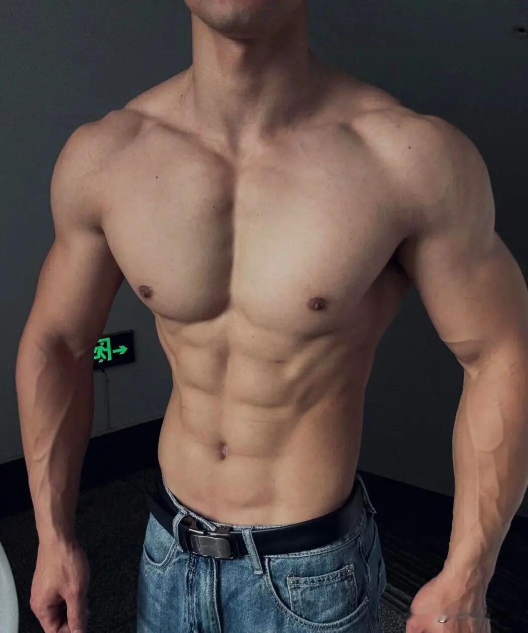 身材好的男生，都是怎样保持的