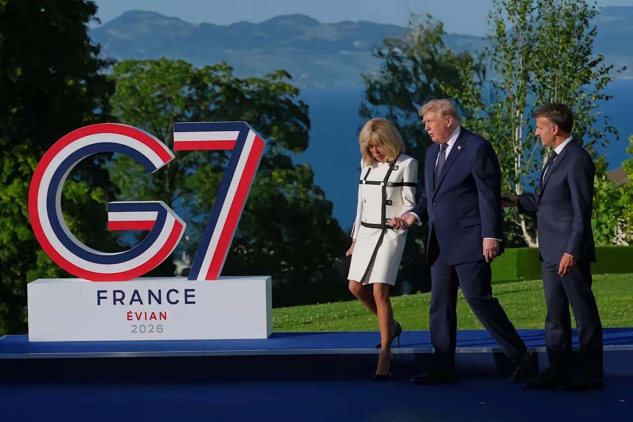 在法国召开的G7峰会，马克龙再次老调重弹，指责中国产能过剩、引发全球经济失衡等。