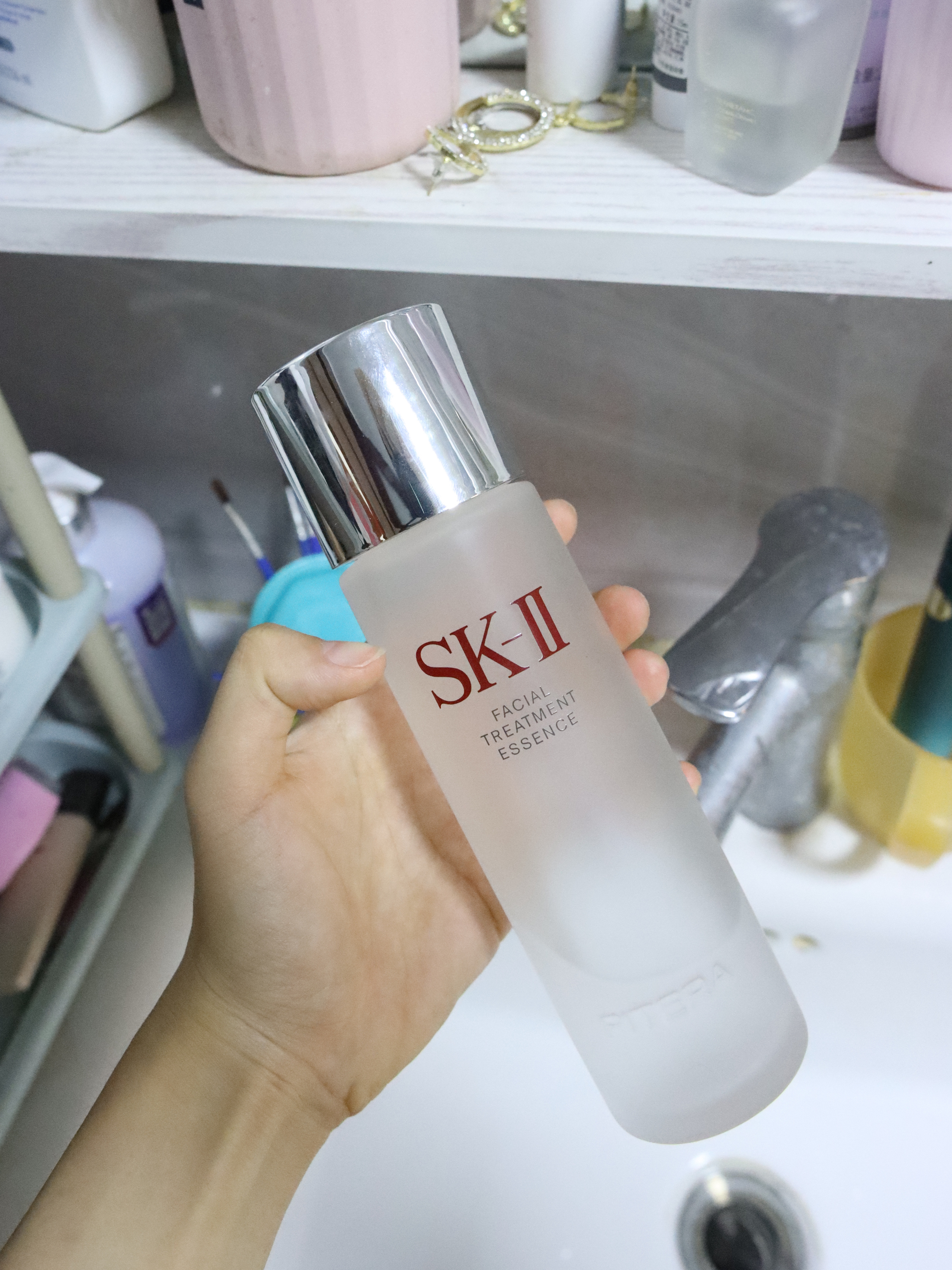 sk2神仙水真是太绝啦～用完一周额头上闭口全部消失～皮肤很清爽，这大概就是水油平