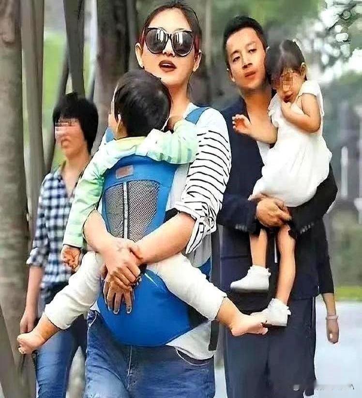 大S告别仪式上，一个细节让所有亲友瞬间破防——向来注重时尚品味的她竟打破传统，穿