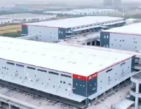 京东法国仓被盗这事太让人意外了。当地时间22日凌晨，京东位于法国的一处仓库遭窃，