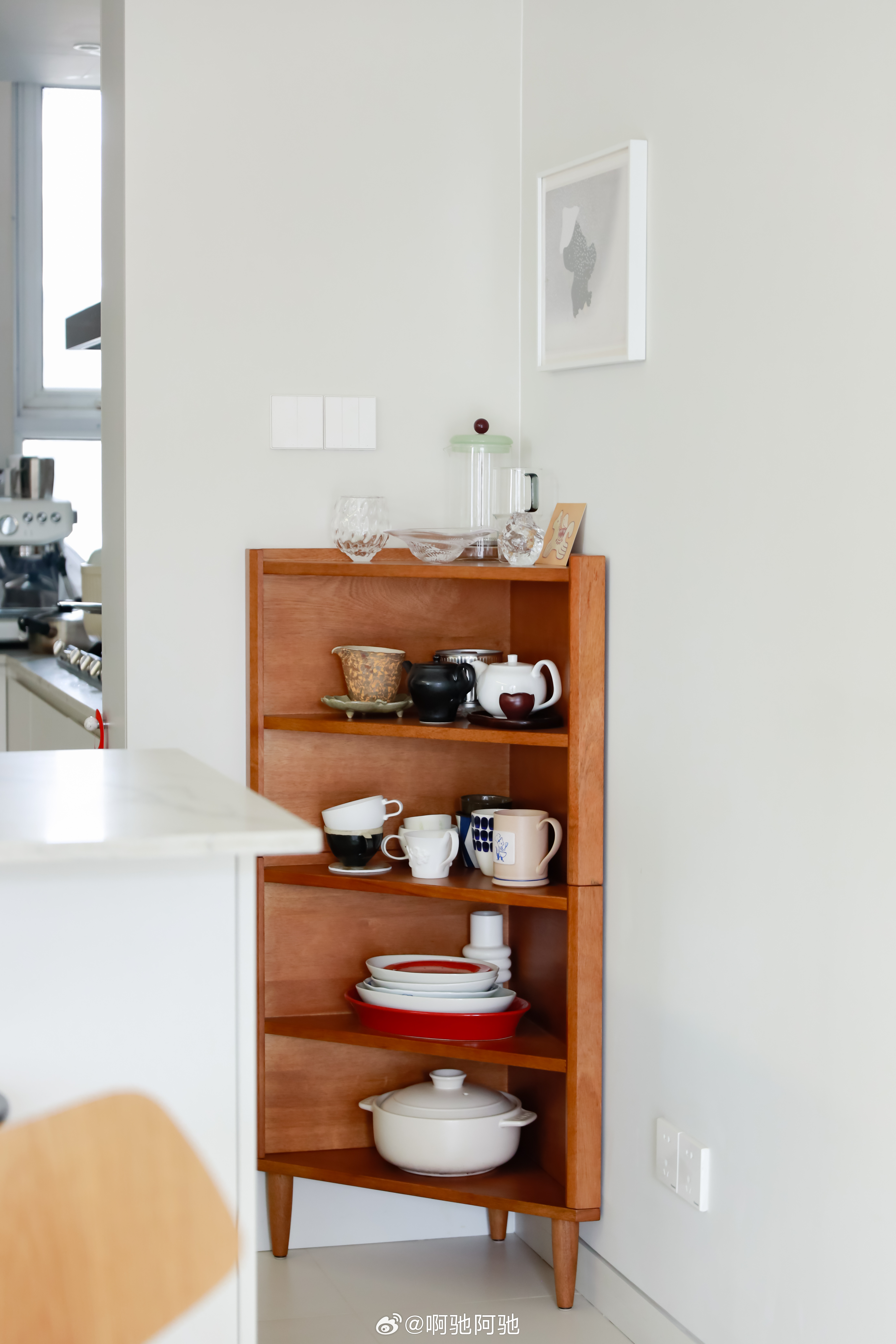 二黑这套转角三角柜刚出的时候我就看上了奈何人在北京无法收货好在趁着年前早回去了几