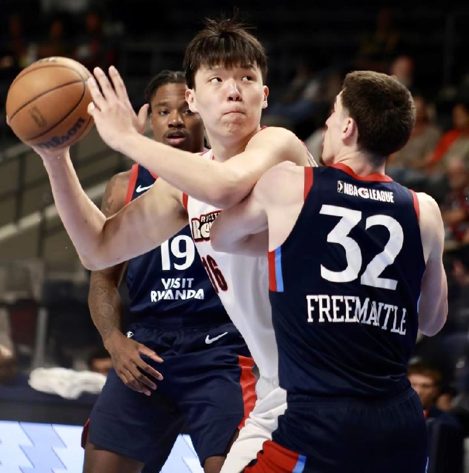 真的有点小兴奋，杨瀚森，好像真要进军NBA季后赛了呀！而且不经意间，创造了个纪录