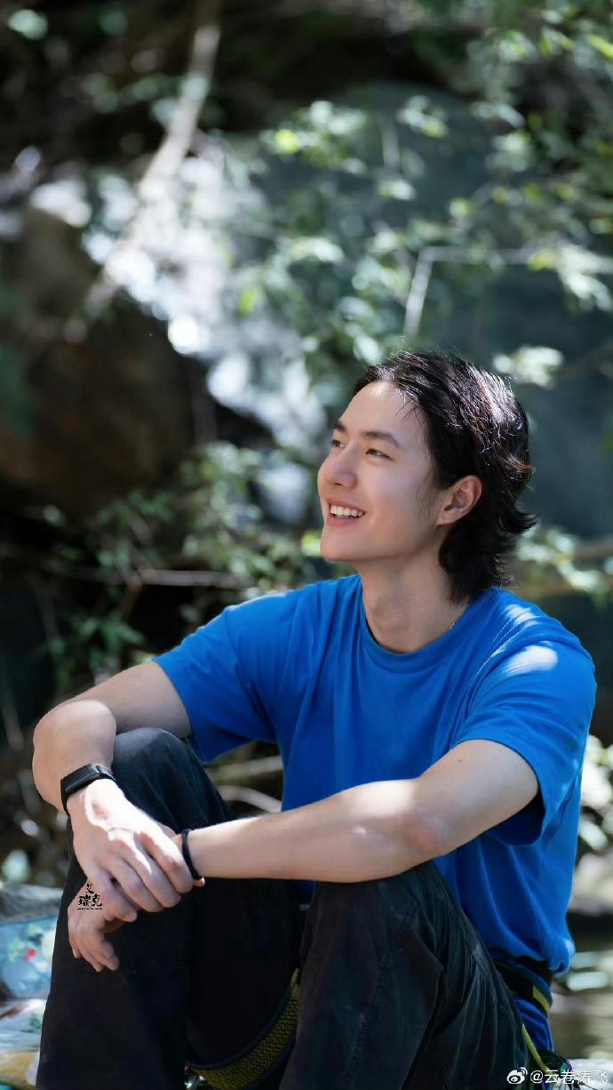 王一博怎么越素越帅王一博素颜的神，拍电影，拍电视剧，拍纪录片，走红毯，拍杂志，都