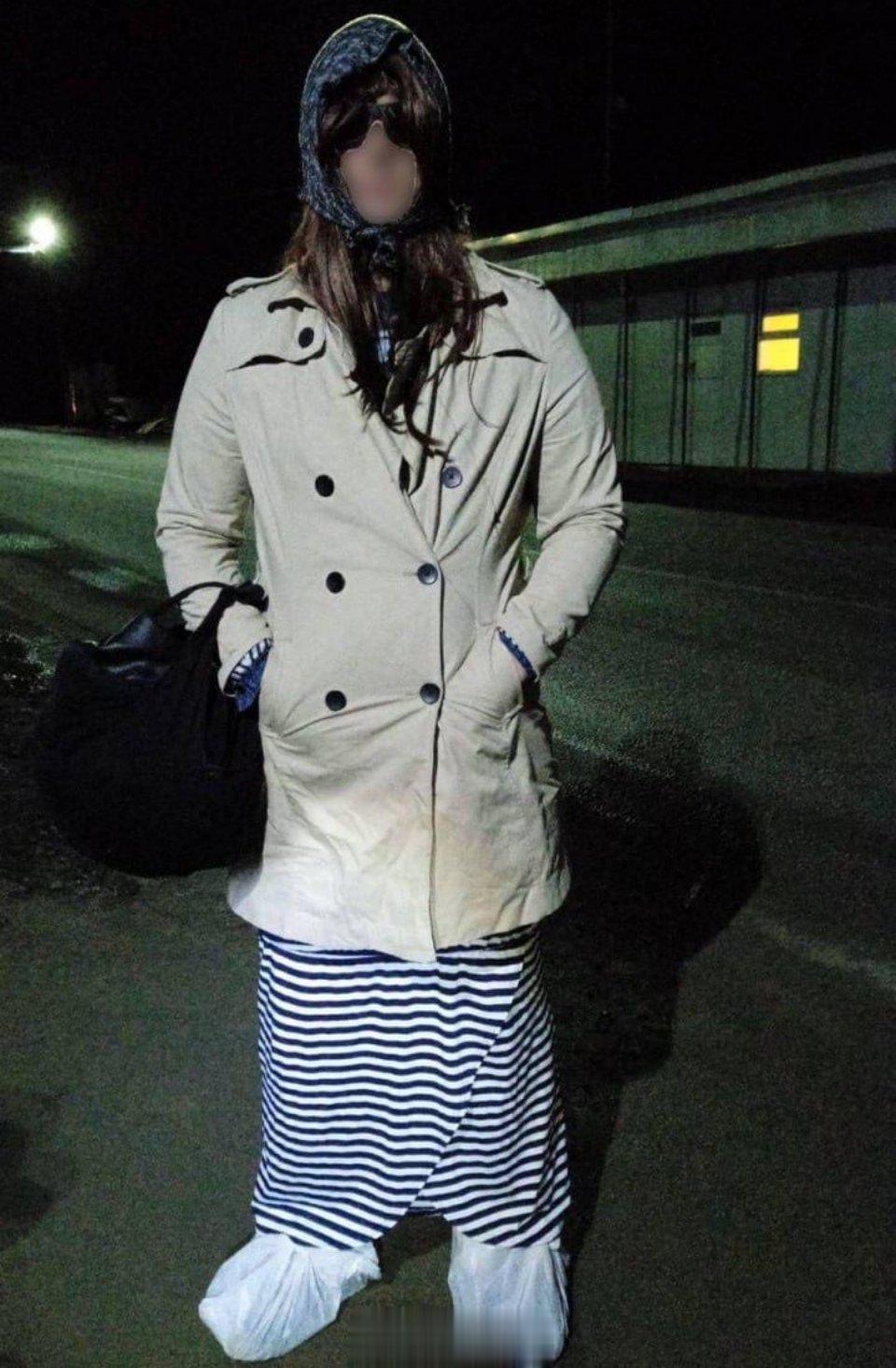乌克兰男子男扮女装试图从敖德萨越境出国，被边防人员逮住以后，罚款外加应征入伍通知