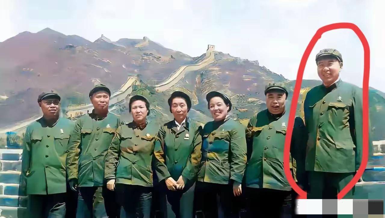 这张老照片里，能认出三个，历史绝对不会差。
