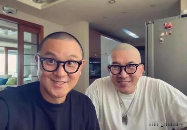 光头真抠门啊！

媒体曝光韩娱一档恋爱综艺，光头想买一束向日葵给女嘉宾，一问价格