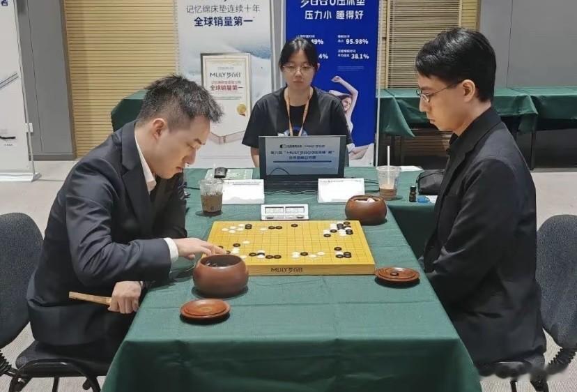 即便你不知道他们在干什么，也能一眼看出他俩的国籍，这是为什么？
