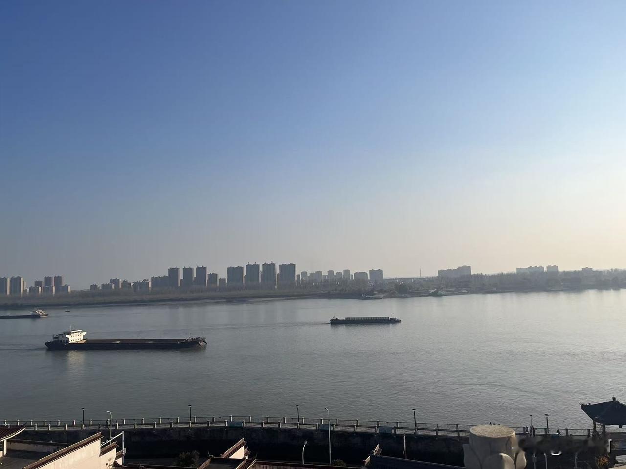 希望国泰民安，经济向好，百姓安居乐业。老人都健健康康，孩子们都学业有成。创业者成