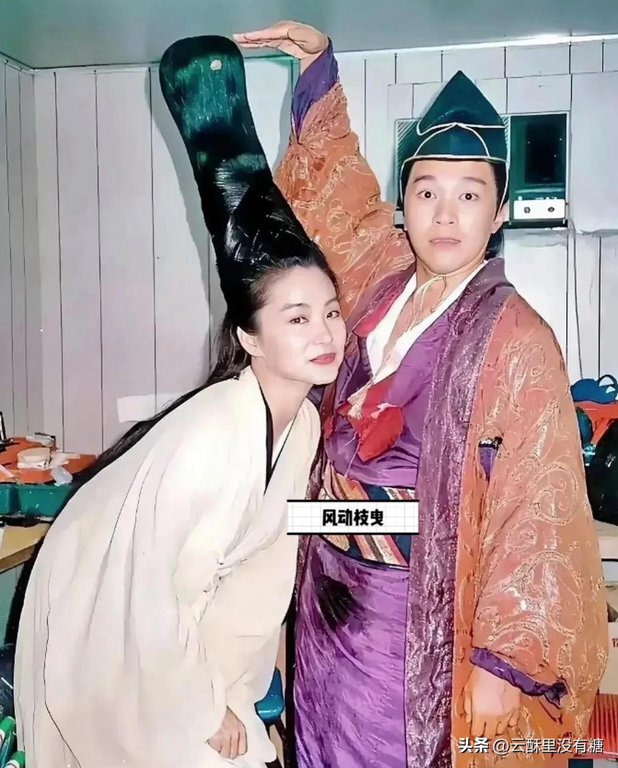 《鹿鼎记2》里林青霞那个70公分的“令牌髻”，堪称王晶导演的惊世之作——高耸、夸