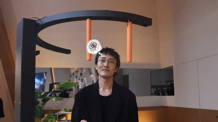 对王传君反派滤镜破碎了王传君私下反差感不得不感慨好演员的可塑性，王传君在荧幕塑造