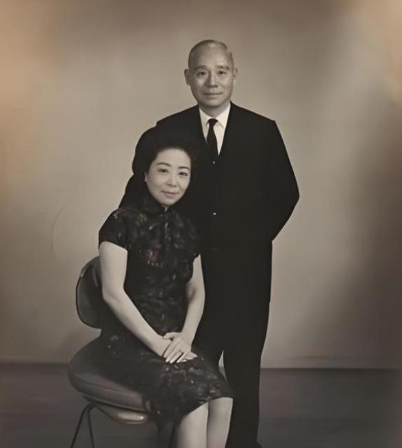 [太阳]1938年，顾祝同偷偷在外养小妾，并把小妾肚子搞大，妻子许文蓉知道后，不