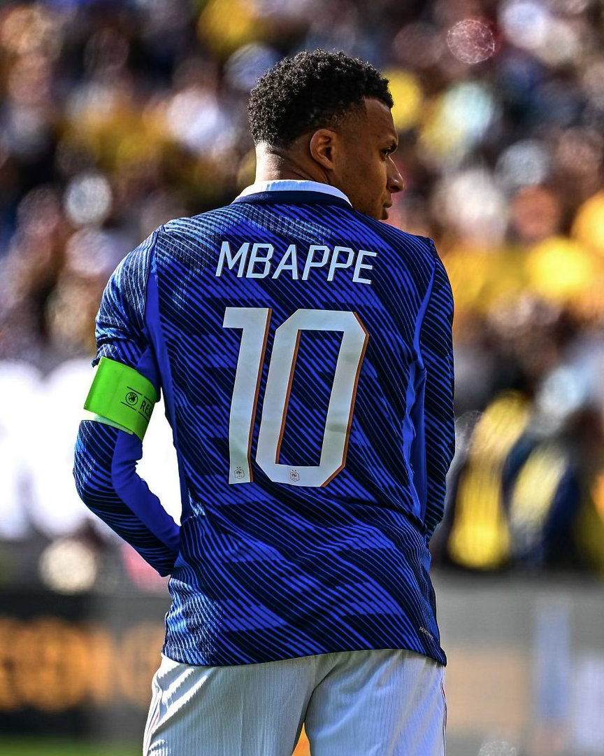 姆巴佩  友谊赛法国3比1哥伦比亚 ￼比赛尾声姆巴佩替补登场👦🏽💙法国队姆