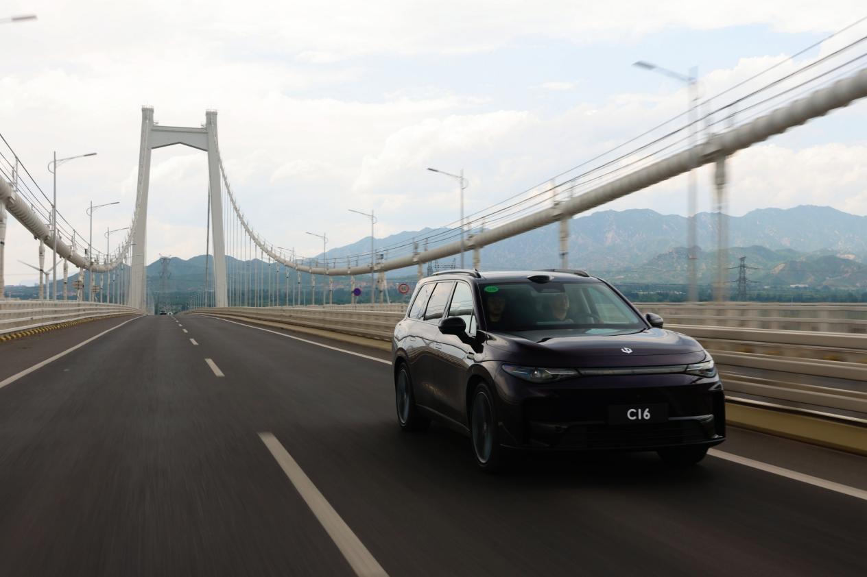 春天又到了，春游不得有辆合适的座驾？
 
现在正值春季，天气暖和，许多朋友应该都