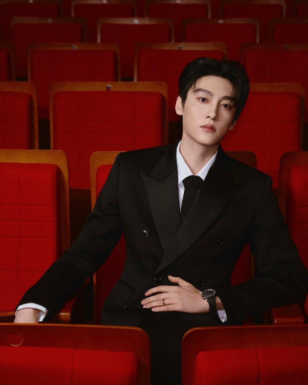 田栩宁田栩宁 txn未完待栩 月下独酌对影成三人，愿你我不再孤单。