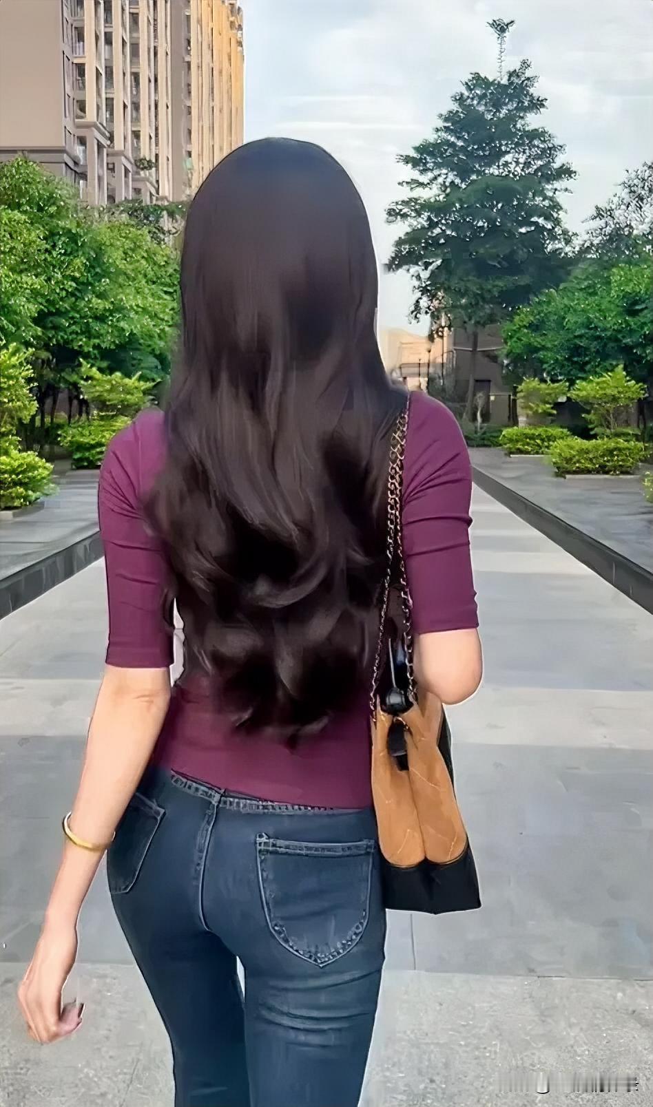 给自己一句话，你会说什么?
平凡不是认输，是活明白了；
安稳不是将就，是真的幸福