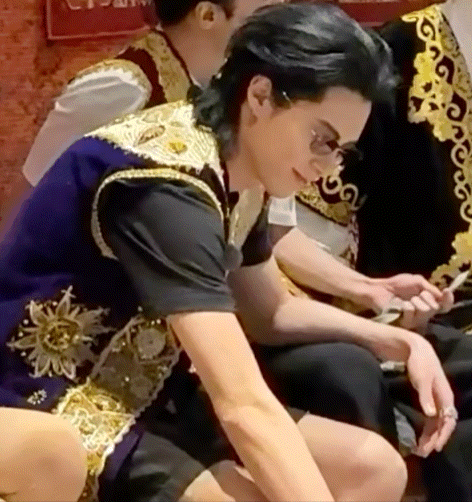 孩子这衣服还是个紫金配色哈哈哈哈哈哈 ​​​