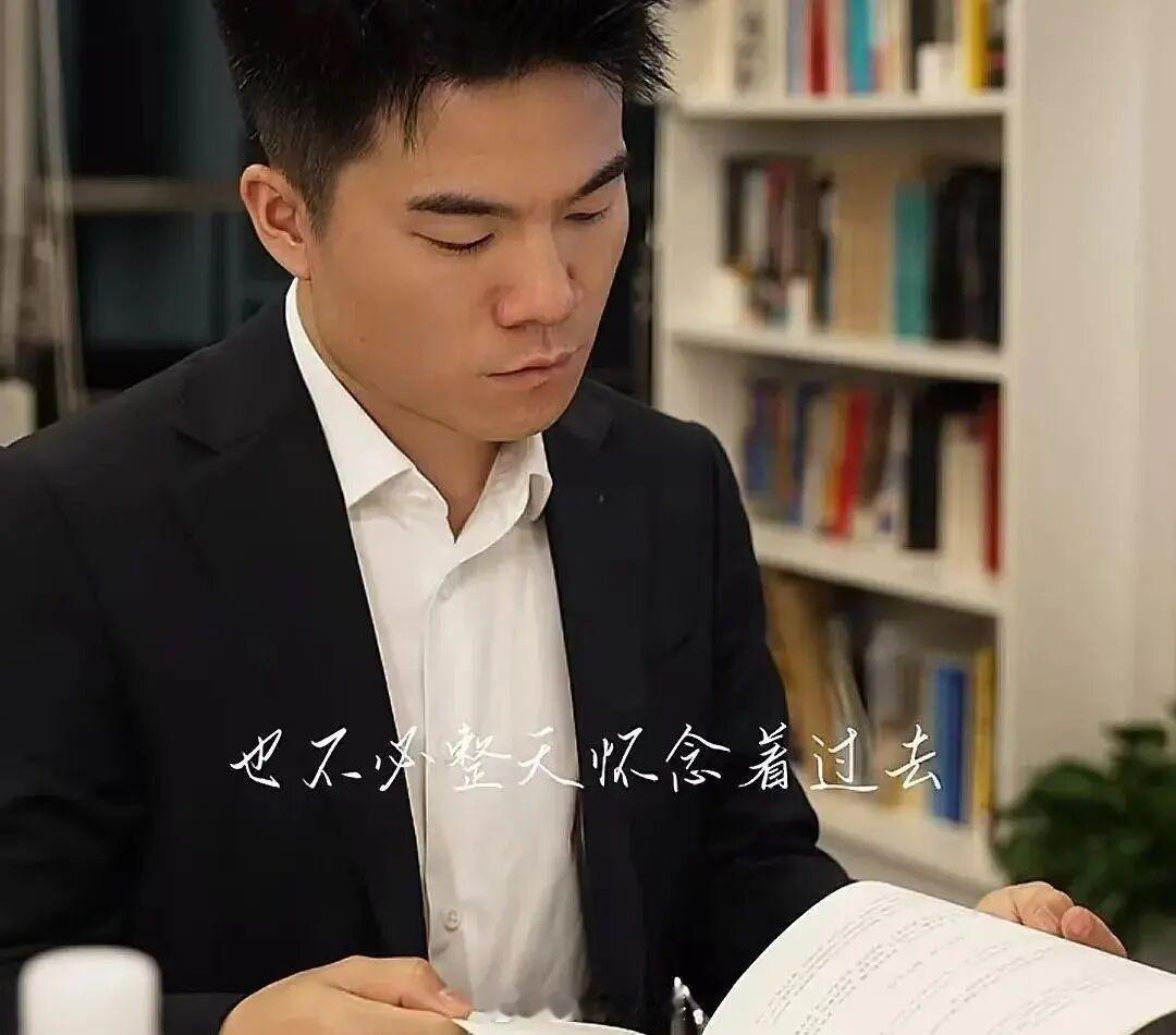 董宇辉有多牛？2025年与辉同行直播销售额233.97亿，员工240人不到。永辉