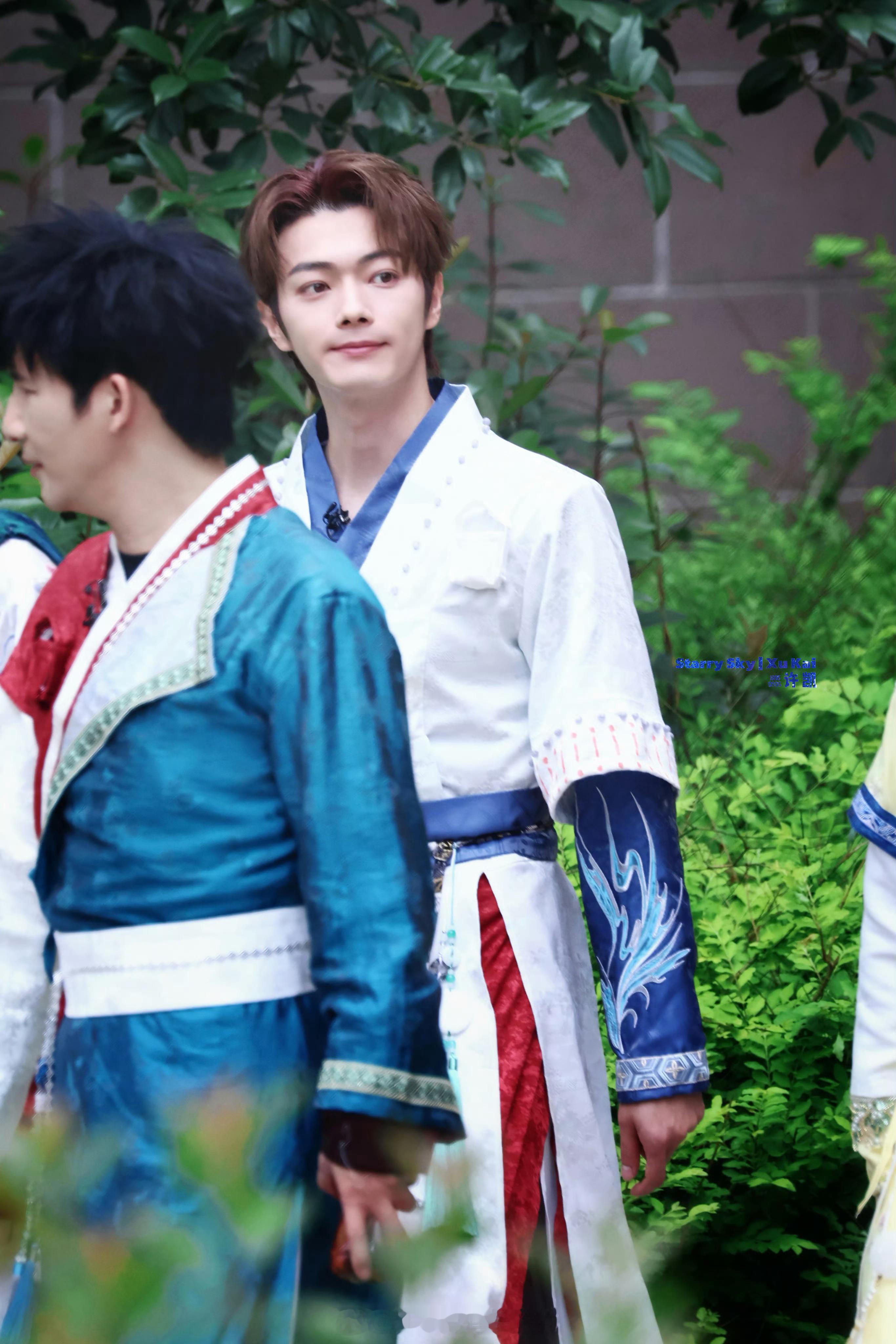 许凯密室大逃脱今日录制上班今天是古风美男录制顺利期待开播（cr:logo）许凯许