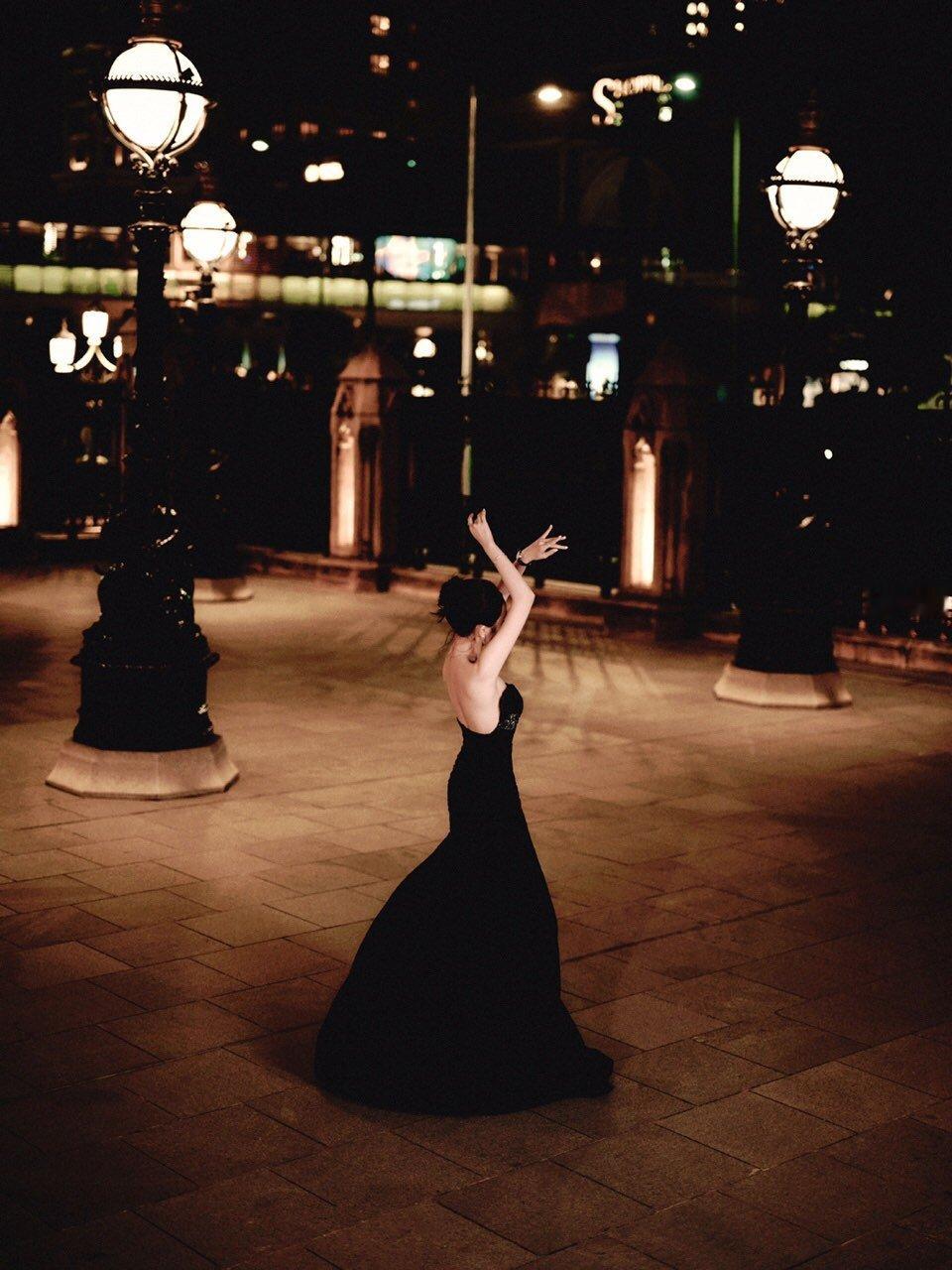 吴宣仪优雅黑天鹅吴宣仪正脸图呢 宣仪今天是优雅黑天鹅 