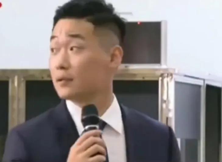 丢人现眼！香港记者在北京用英语提问委内瑞拉总统，被对方提醒用中文：这是新时代！
