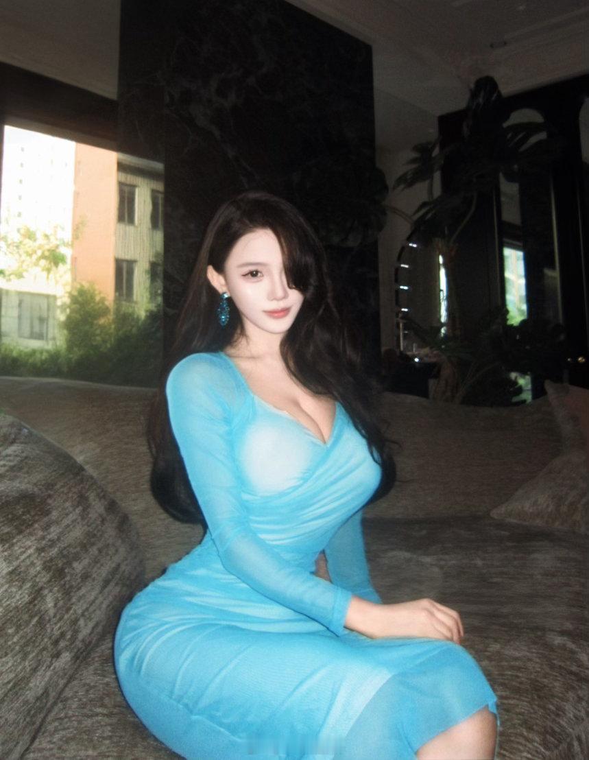 女鹅拍的，每个平台都要发一遍 