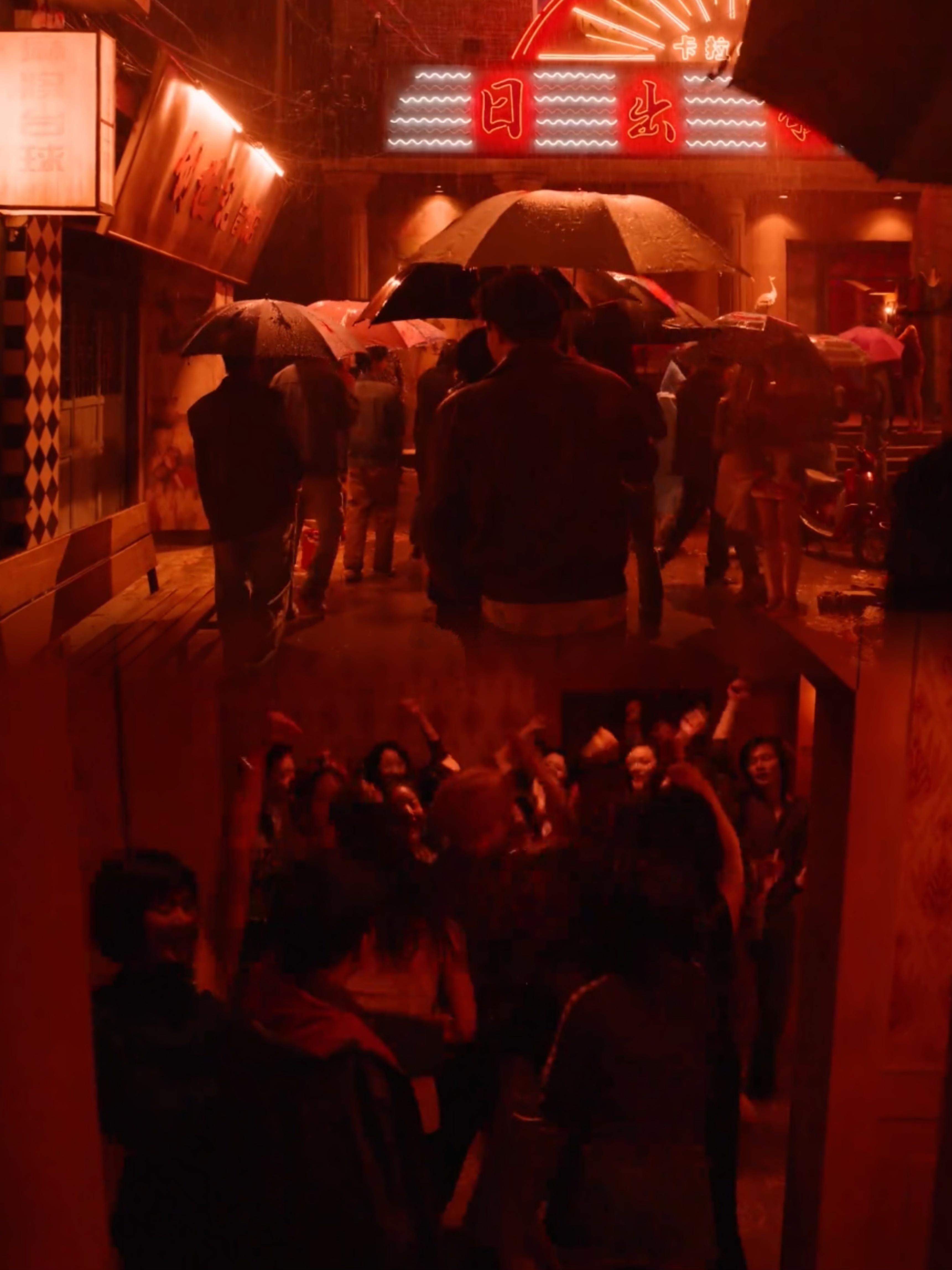 这部电影的魅力在于，银幕上的故事只是序章。真正的高潮，是散场后无数观众的解读与共