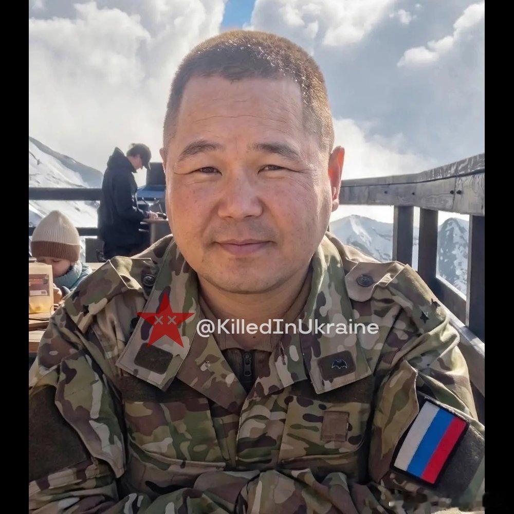 第一眼我还以为他是蓝战非，其实在乌克兰被杀死的是俄罗斯人。他来自图瓦共和国，名叫