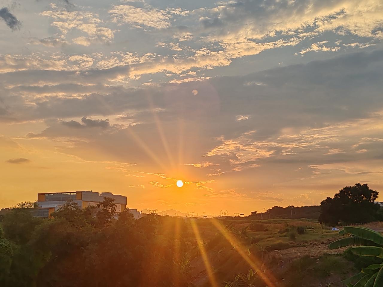 分享一张你今日拍的晚霞图片吧
