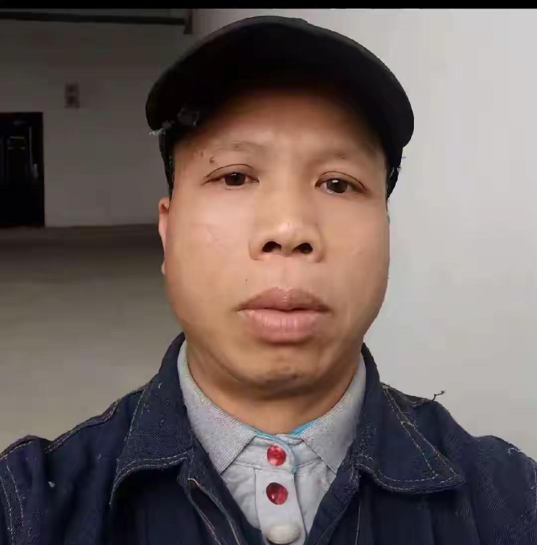 广西柳城警方通报，54岁李某犯罪嫌疑人已被抓获。犯罪嫌疑人杀害两妇女后骑电动车潜