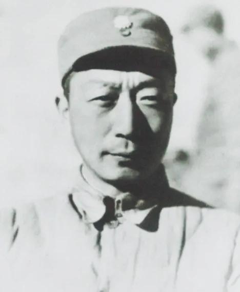 1944年11月，匪首宋殿元带着手下来到一个小村庄，见到有个妇人颇具姿色，命手下