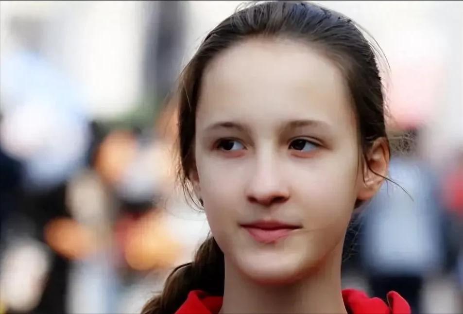 2010年，23岁俄罗斯女子不幸患上脑瘤。她难过地对比她大8岁的中国丈夫说：“我