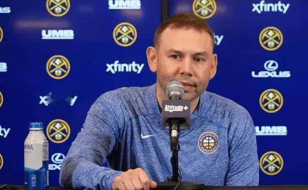 诸葛小阿：我选火箭，小雷你怎么选？
雷迪克：我的目标是总冠军，湖人历史就没有挑过