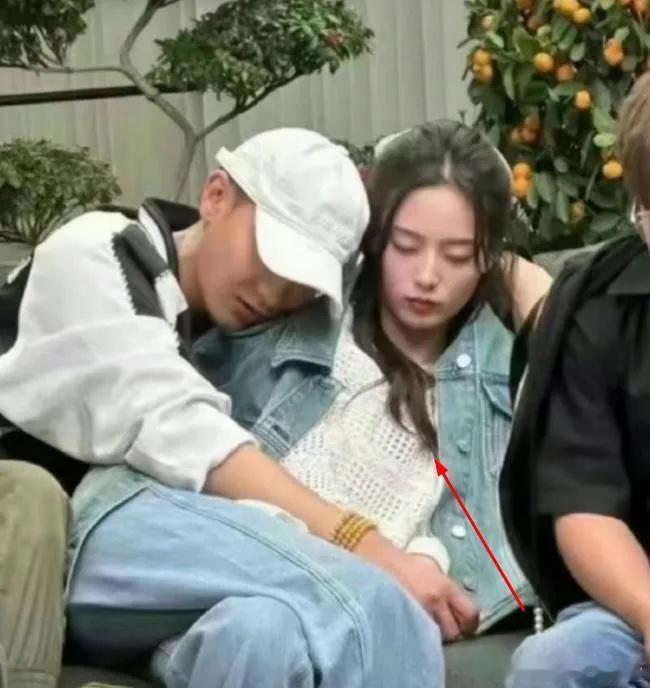 #黄子韬 求婚#讲真，这俩都这样了，要是还嘴硬说没在一起，只是上下属关系，那可真