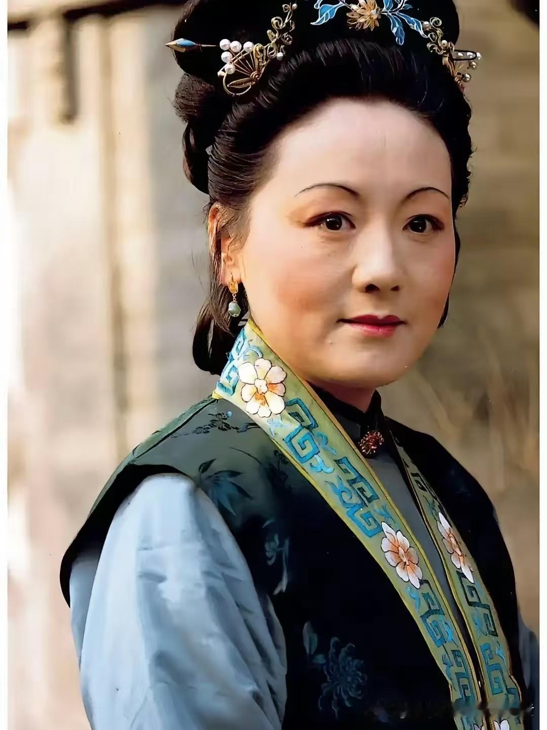 邓婕，哀痛难忍！
1月22日，一向低调的邓婕，突然通过社交平台发文，字里行间都是