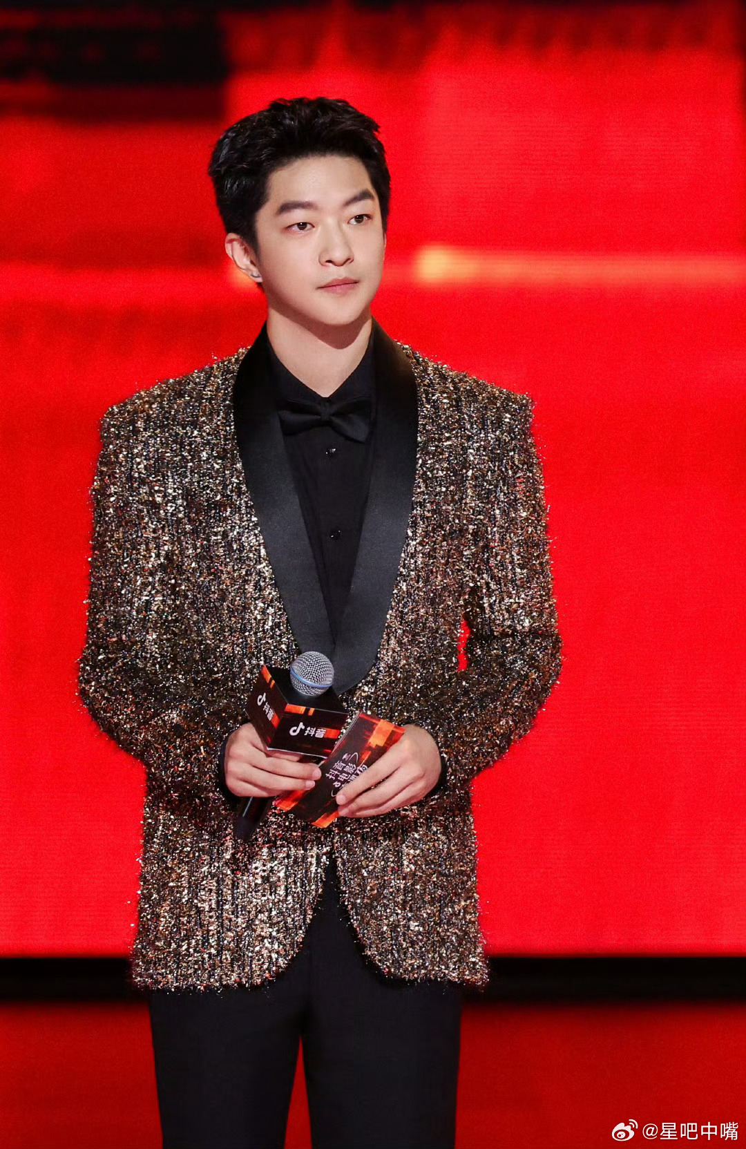 🍉爱奇艺剧集《月下烟火》预计5月开机领衔主演：鞠婧祎  屈楚萧  领衔主演：魏