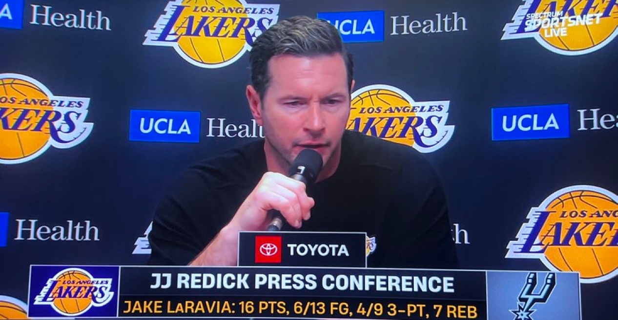 雷迪克谈湖人的进步：“我们都是普通人。我意识到自己在季中锦标赛到圣诞节期间大约有