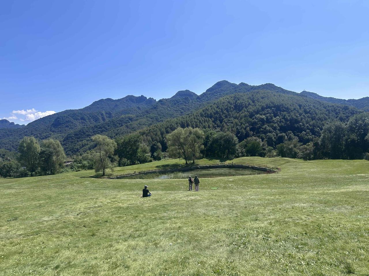 北京延庆玉渡山的高山草垫，在蓝天的映照下，格外美丽…延庆秋游