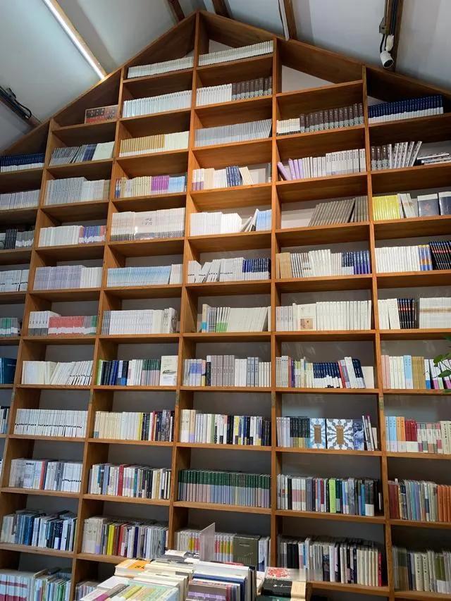 前几天，有一个网友在微信中发头条，不断地发出感叹：
     学校的校长被查，我