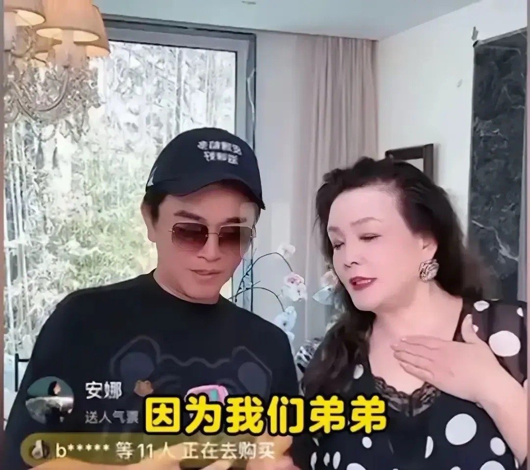 #张兰曝孙子被退学#张兰说大S经常不送孩子上学，导致孩子已经被学校退学。如果张兰
