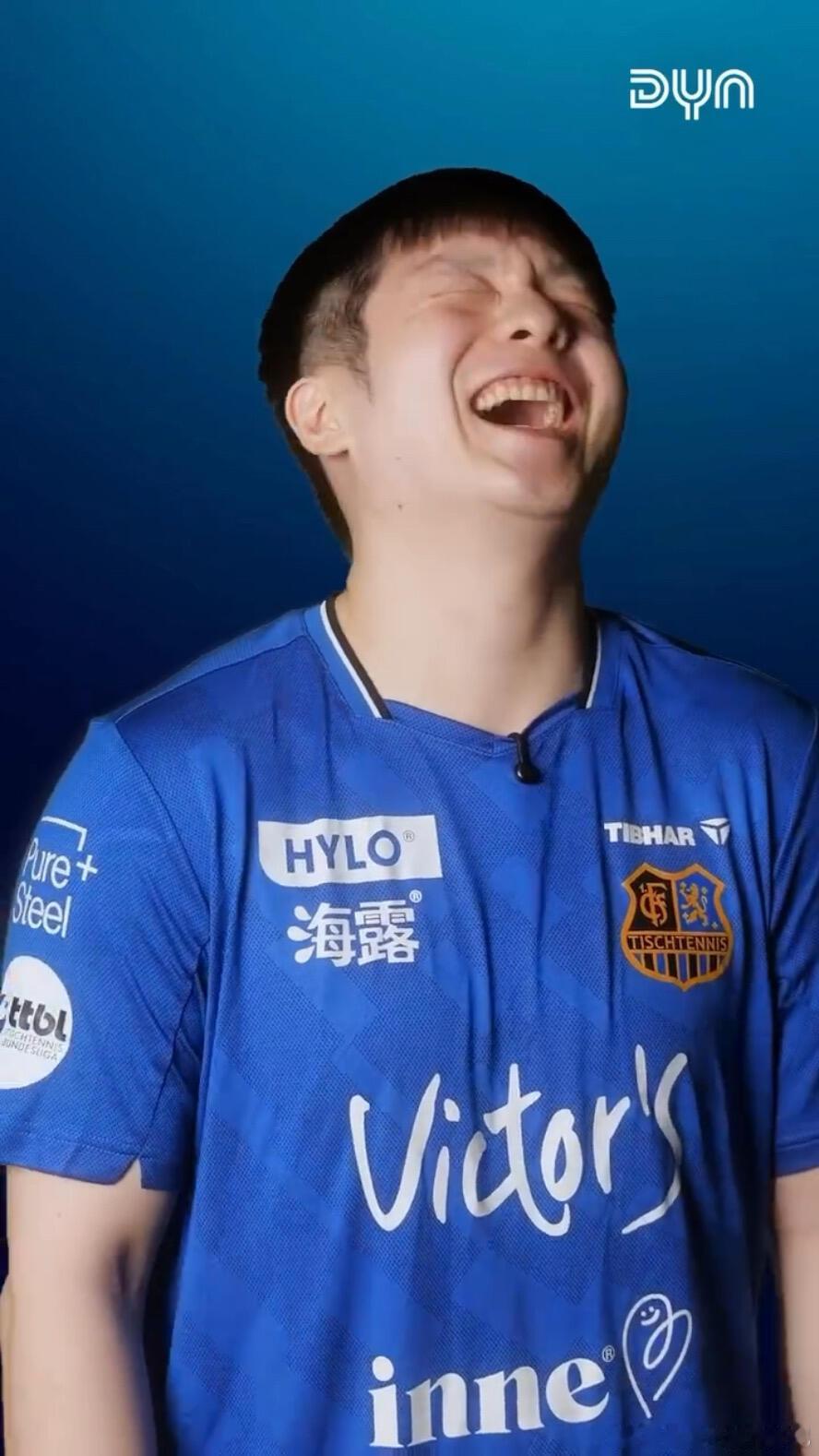 樊振东笑的好开心 