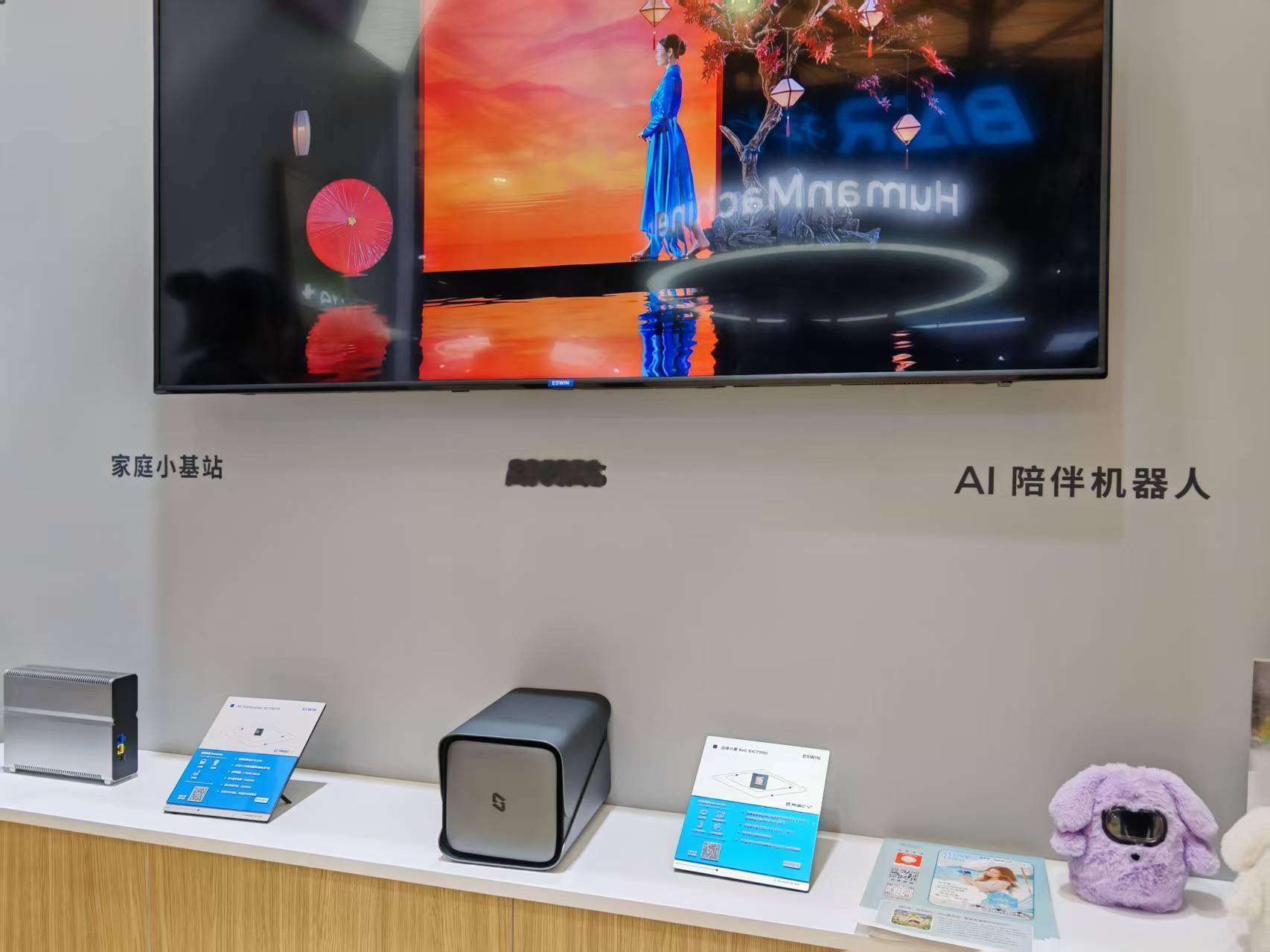 最近恰好在上海出差，赶上AWE 2026，和同事一起去逛了一圈，发现了很多新奇的