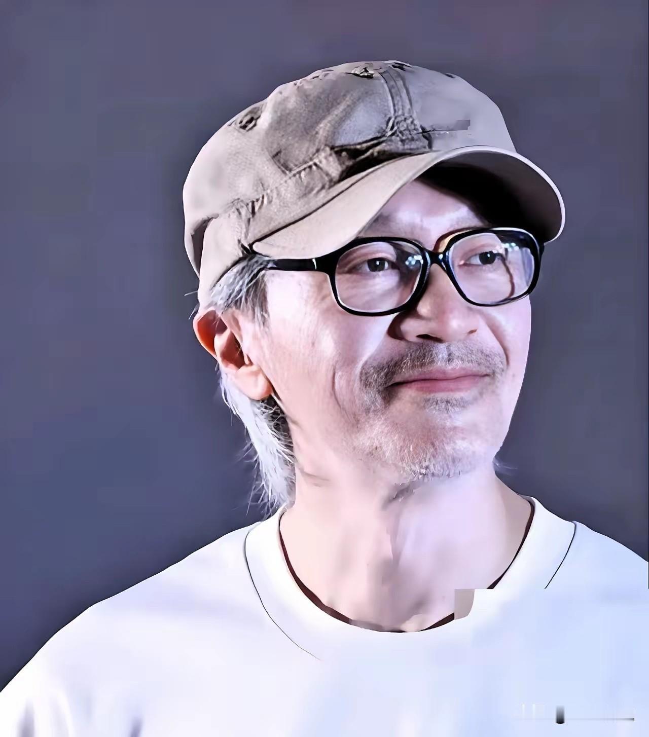 一堆人叫星爷，这个国度很少人敢称爷！

一个演员罢了，无厘头的好笑！

一堆人当