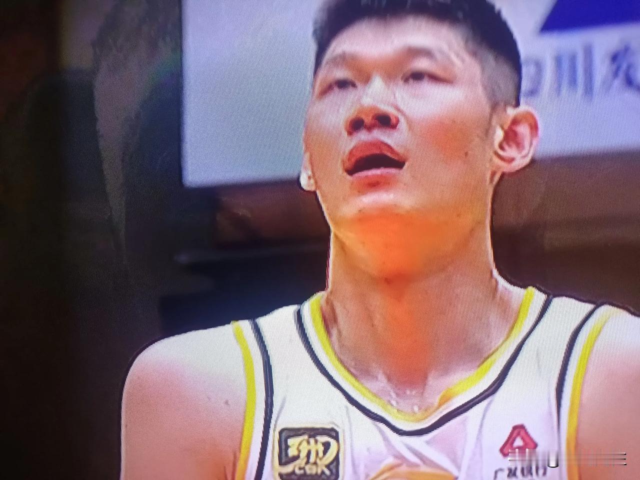 CBA九轮战罢，三支球队浮出水面，脱颖而出，取得了连胜势头和不俗战绩。
    