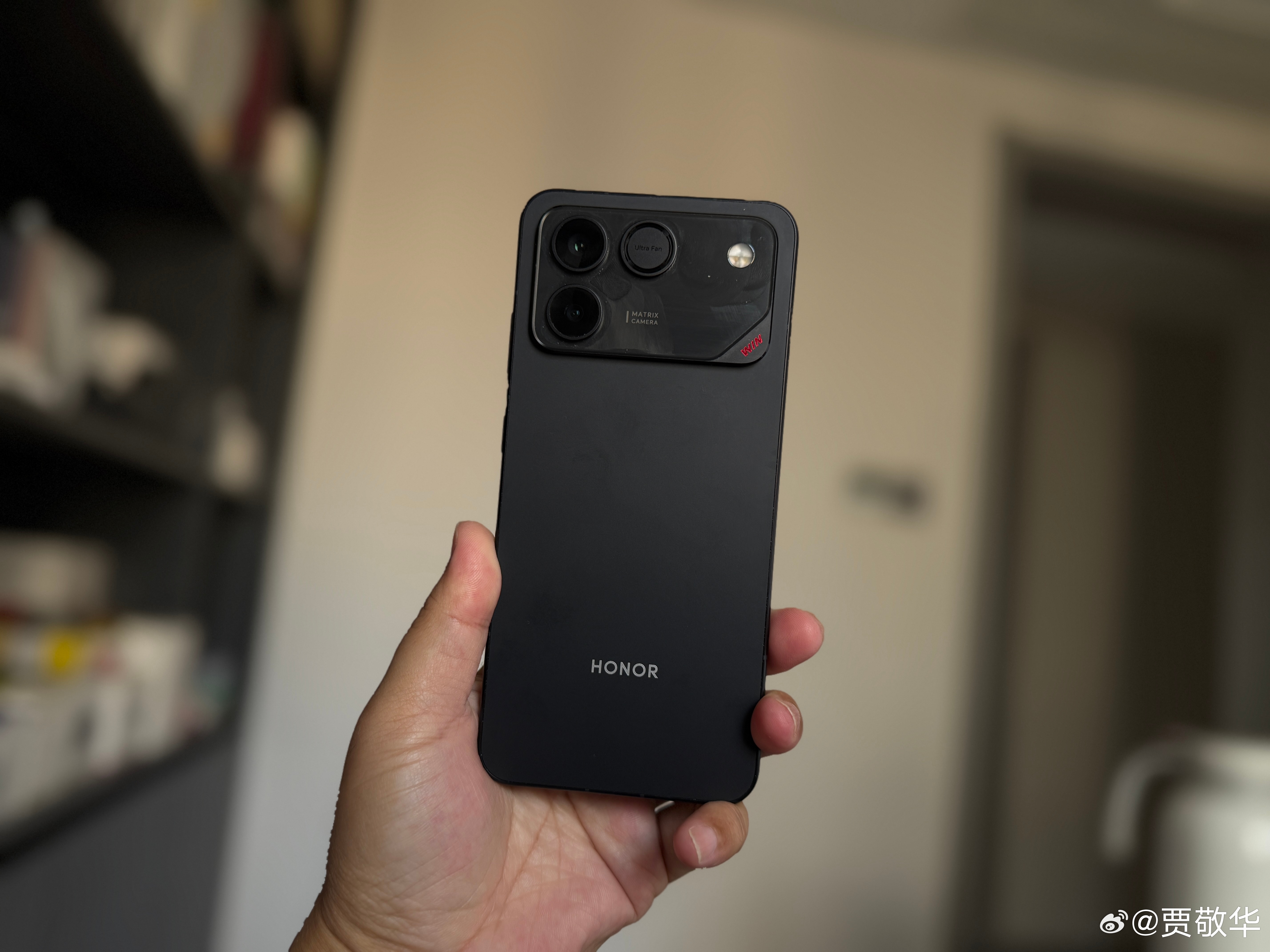 刚才有粉丝问我，10000mAh充电是不是特别慢？简单的说下荣耀WIN RT充电